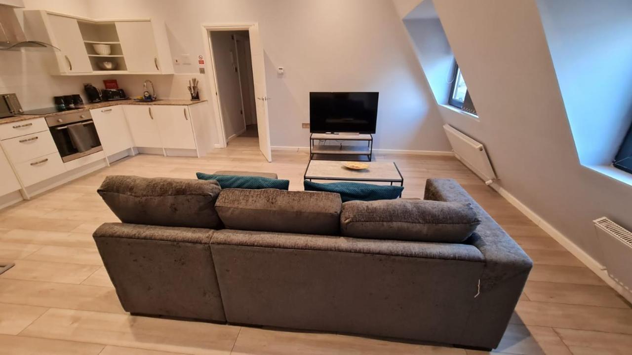 Cosy Flats Near Heathrow, Group Bookings Available With Parking Space Hounslow Esterno foto