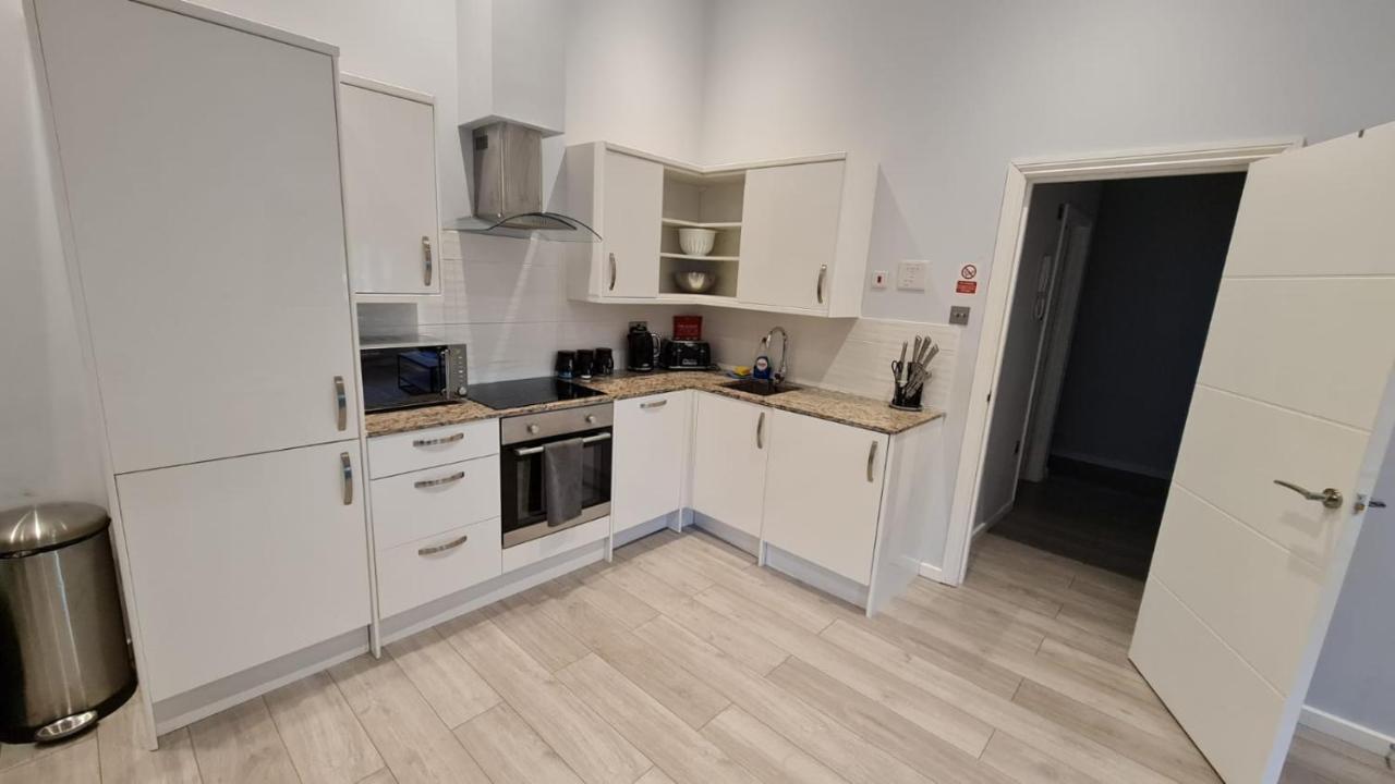 Cosy Flats Near Heathrow, Group Bookings Available With Parking Space Hounslow Esterno foto