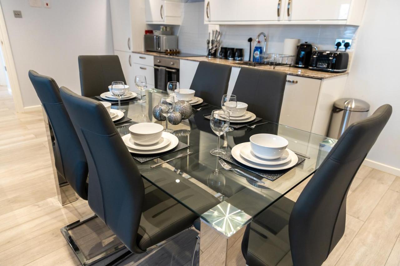 Cosy Flats Near Heathrow, Group Bookings Available With Parking Space Hounslow Esterno foto