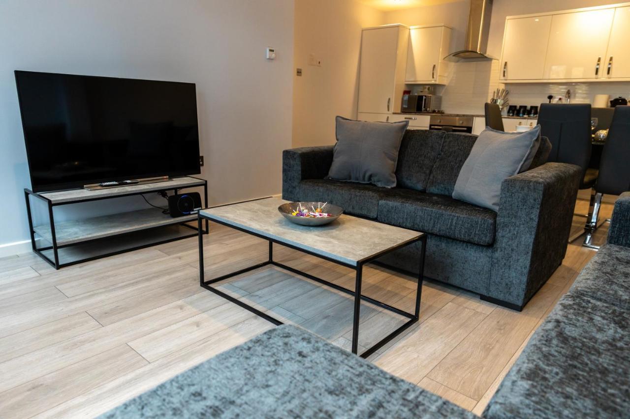 Cosy Flats Near Heathrow, Group Bookings Available With Parking Space Hounslow Esterno foto
