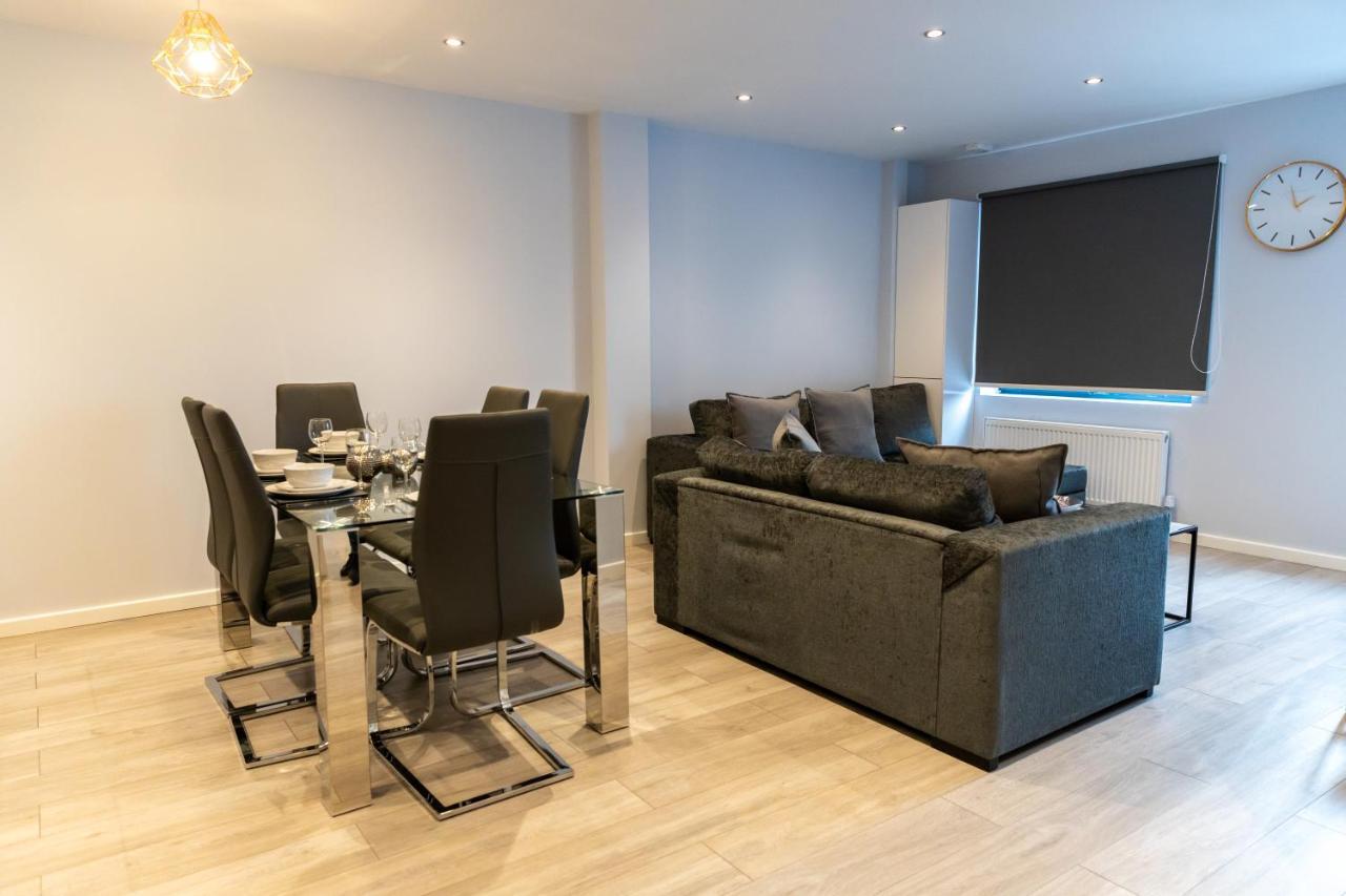 Cosy Flats Near Heathrow, Group Bookings Available With Parking Space Hounslow Esterno foto