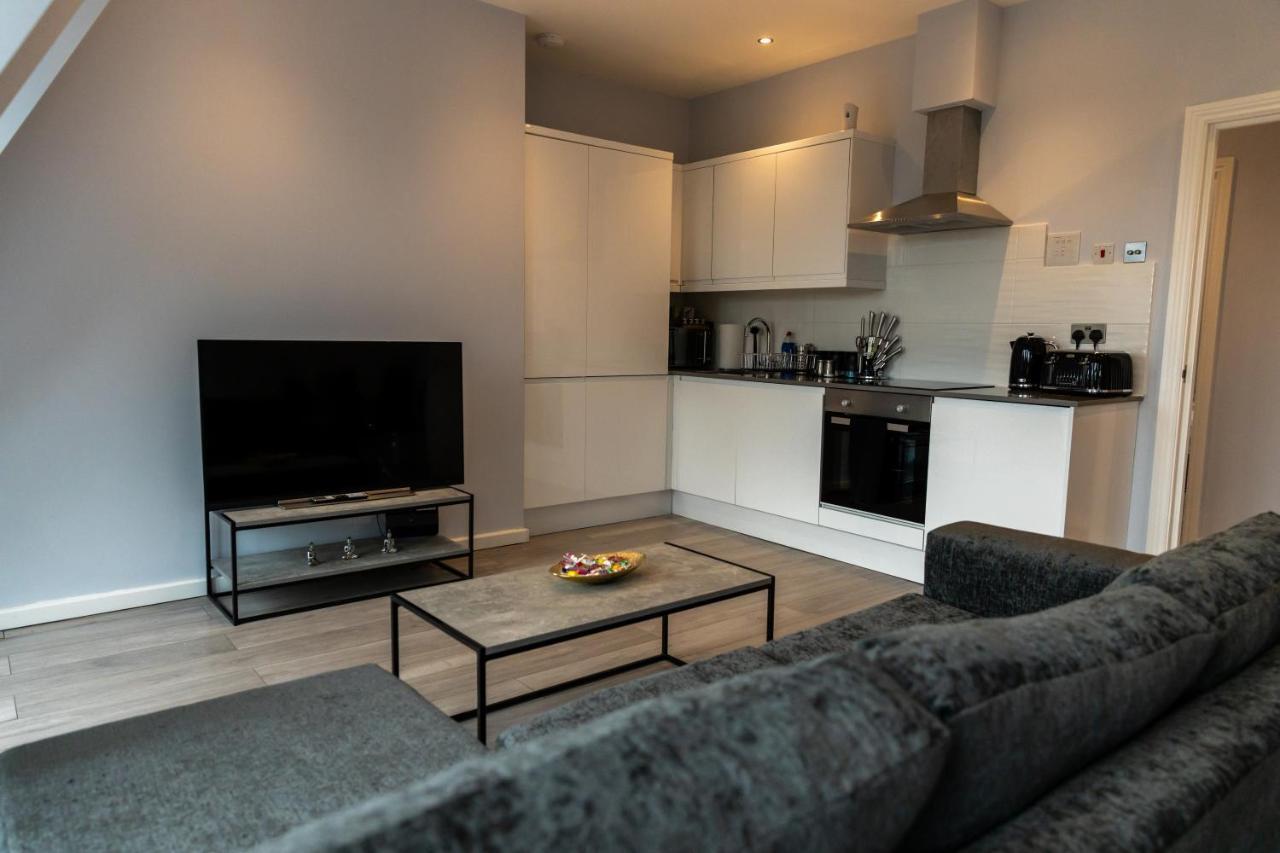 Cosy Flats Near Heathrow, Group Bookings Available With Parking Space Hounslow Esterno foto
