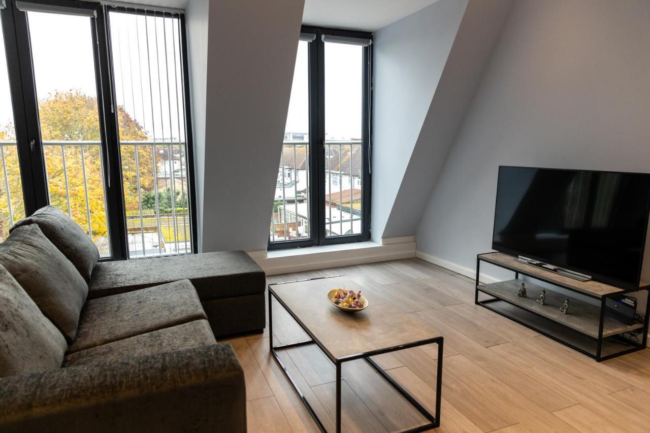 Cosy Flats Near Heathrow, Group Bookings Available With Parking Space Hounslow Esterno foto