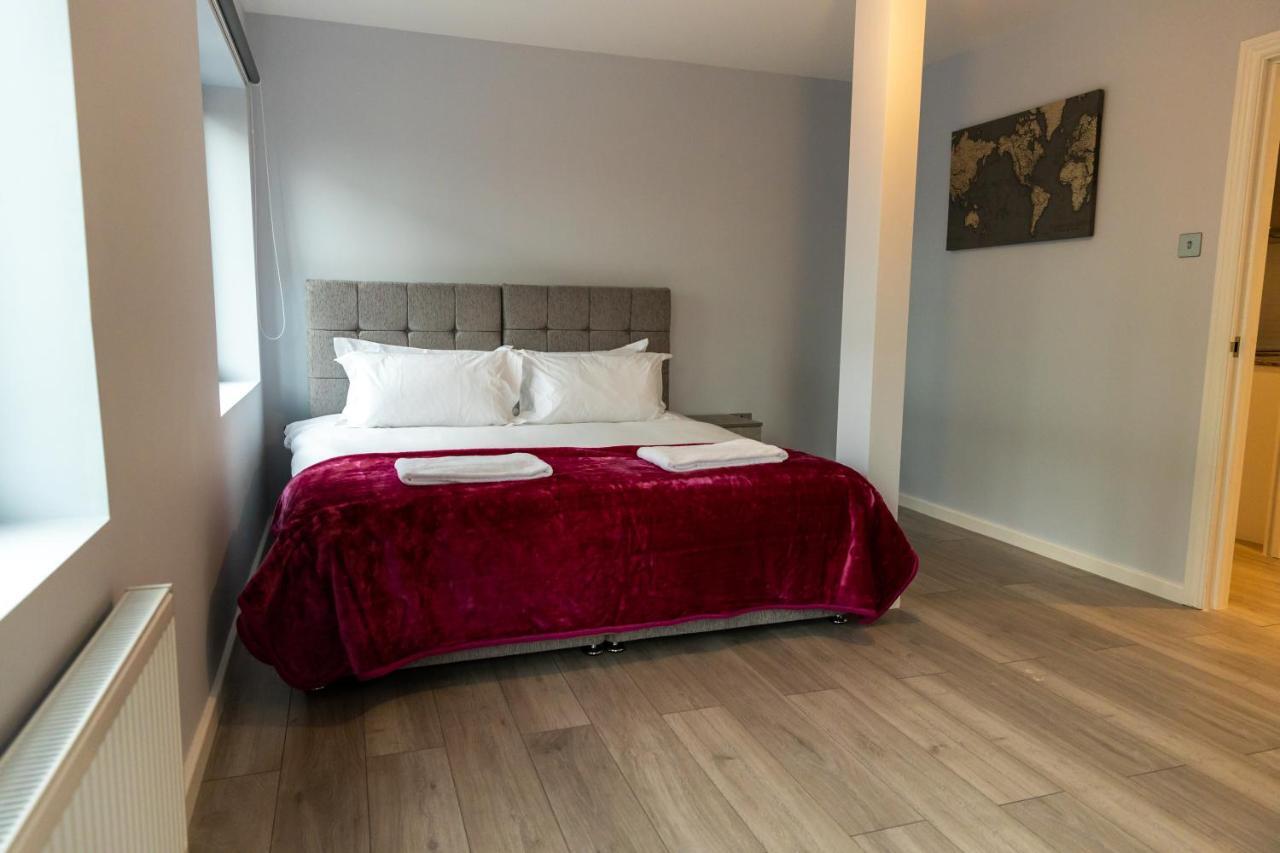 Cosy Flats Near Heathrow, Group Bookings Available With Parking Space Hounslow Esterno foto